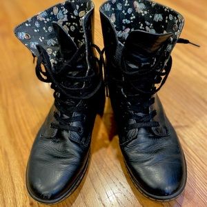 Dr. Martens Casual leather boots
